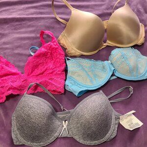 Lot of 4 ladies sz 34A/32B Bras Betsy Johnson